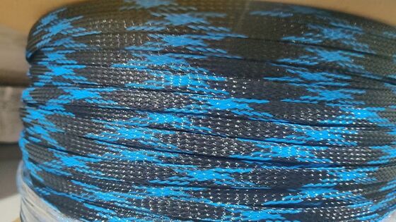 İyi bir fiyat. Yüksek Yalıtımlı, Alev Geciktirici ve Aşınmaya Dayanıklı Endüstriyel Kullanım İçin Genişletilebilir PET Örgülü Kılıf çevrimiçi