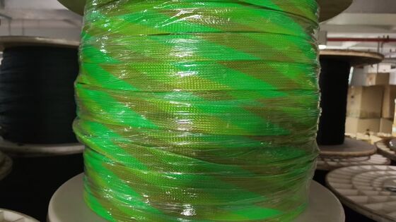 İyi bir fiyat. Alev geriletici PET örgülü kol, kablo koruması için aşınmaya dayanıklı ve asit alkaliye dayanıklı çevrimiçi