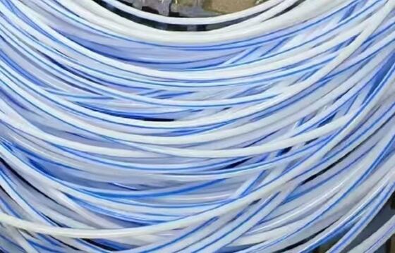 İyi bir fiyat. Elektronik Kullanım İçin Kimyasal Dirençli ve Kendiliğinden Sönen Özelliklere Sahip Yüksek Sıcaklık Dayanımlı PTFE Tüp çevrimiçi