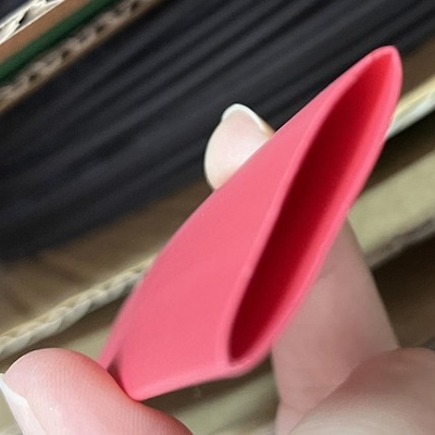 İyi bir fiyat. 19.1mm Çift Duvar Yapıştırıcı Isıyla Daralan Makaron Kırmızı PE Elektrik Daralan Tüp çevrimiçi
